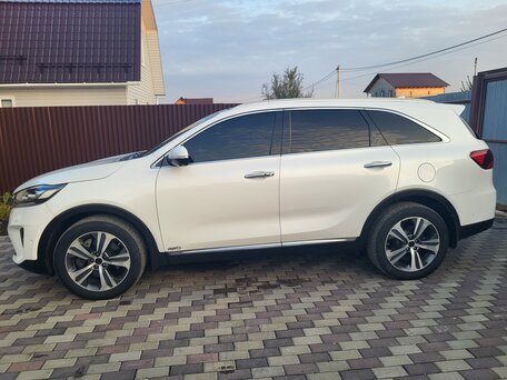 2018 Kia Sorento III Prime Рестайлинг, белый, 2100000 рублей, вид 2