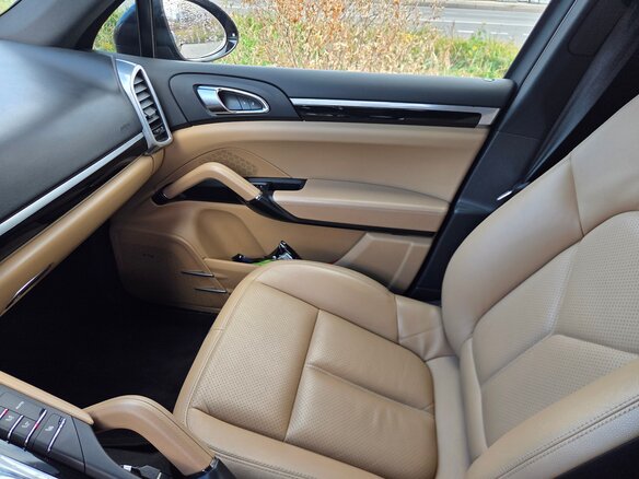 2016 Porsche Cayenne Diesel II Рестайлинг (958), чёрный, 3900000 рублей - вид 6