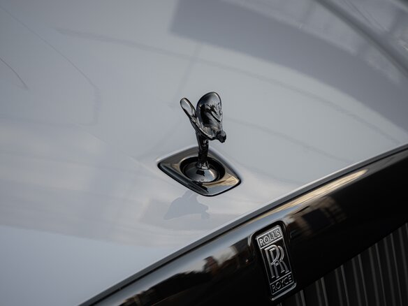 2026 Rolls-Royce Ghost Black Badge II Рестайлинг (Series II), серый, 60400000 рублей - вид 6