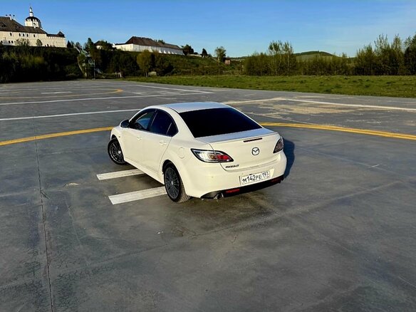 2011 Mazda 6 II (GH) Рестайлинг, белый, 1300000 рублей - вид 10