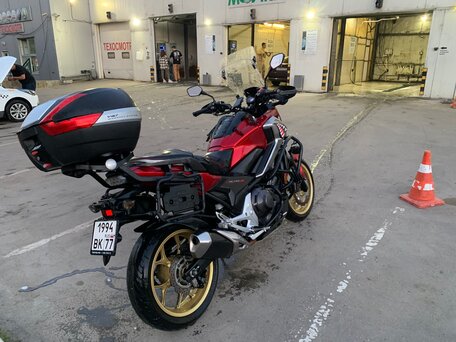 2017 Honda NC 750X, красный, 830000 рублей, вид 4