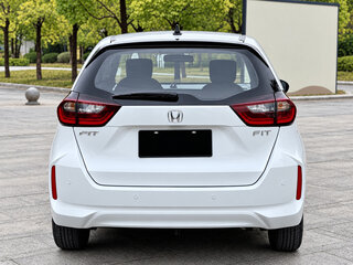 2023 Honda Fit IV Рестайлинг, белый, 1376000 рублей, вид 5