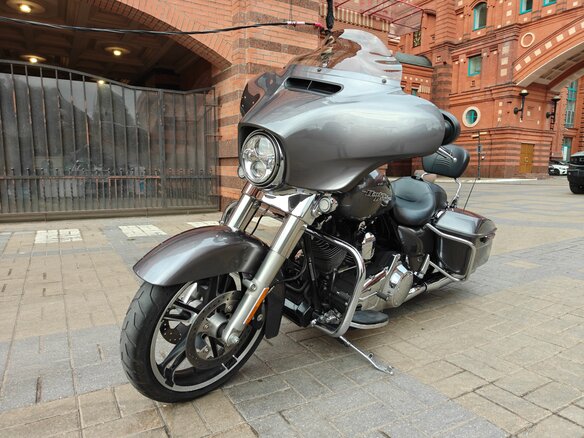 2014 Harley-Davidson Street Glide, серый, 1550000 рублей
