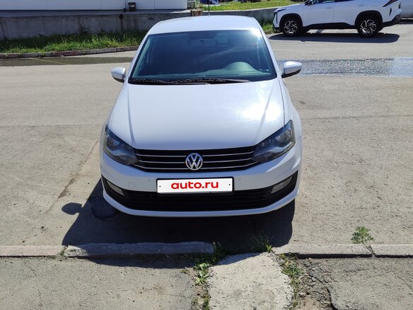 2018 Volkswagen Polo V Рестайлинг, белый, 630000 рублей - вид 1