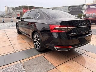 2023 Skoda Superb III Рестайлинг, чёрный, 1987333 рублей, вид 4