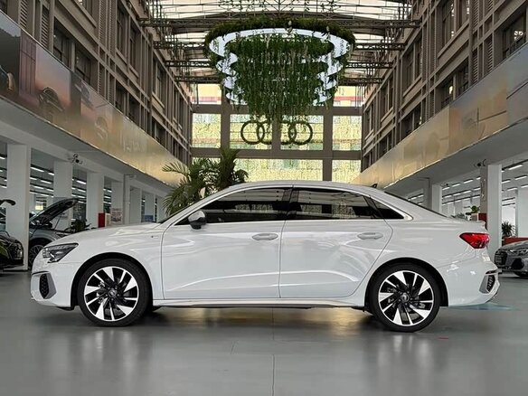 2023 Audi A3 35 TFSI Long IV (8Y), белый, 1710000 рублей - вид 2