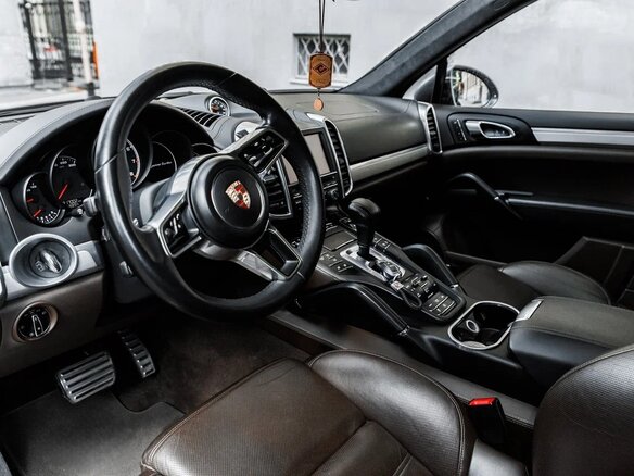 2015 Porsche Cayenne Turbo II Рестайлинг (958), серый, 4850000 рублей - вид 10