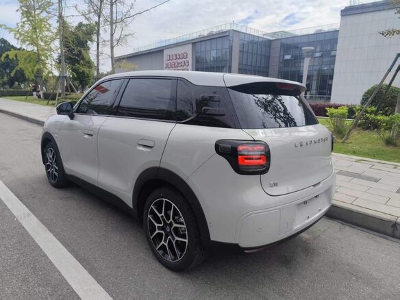 2026 Leapmotor A10 53 kWh, серебристый, 1780000 рублей - вид 5