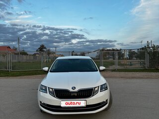 2018 Skoda Octavia III (A7) Рестайлинг, белый, 2500000 рублей, вид 3
