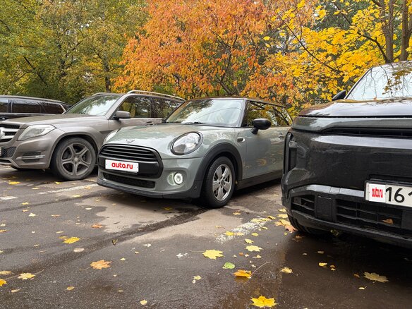 2020 Mini Hatch Cooper III (F55/F56) Рестайлинг, серый, 1750000 рублей - вид 1