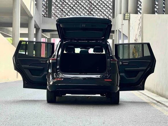2026 Toyota bZ3X 58.3 kWh, чёрный, 2330000 рублей - вид 11