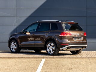 2010 Volkswagen Touareg II, коричневый, 2055000 рублей, вид 4