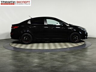 2015 Kia Rio III Рестайлинг, чёрный, 799000 рублей, вид 4