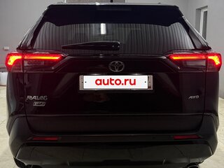 2021 Toyota RAV4 V (XA50), чёрный, 3650000 рублей, вид 2