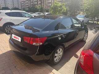 2012 Kia Cerato 6-speed II, чёрный, 650000 рублей, вид 3