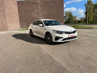 2020 Kia Optima IV Рестайлинг, белый, 1850000 рублей, вид 2
