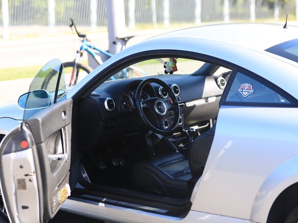 2001 Audi TT I (8N), серебристый, 900000 рублей - вид 5