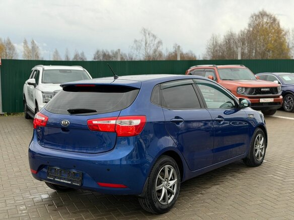 2013 Kia Rio 4-speed III, синий, 965000 рублей - вид 4