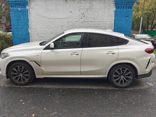 2020 BMW X6 30d III (G06), белый, 7650000 рублей, вид 4