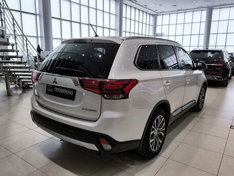 2015 Mitsubishi Outlander III Рестайлинг 2, белый, 1330000 рублей, вид 5