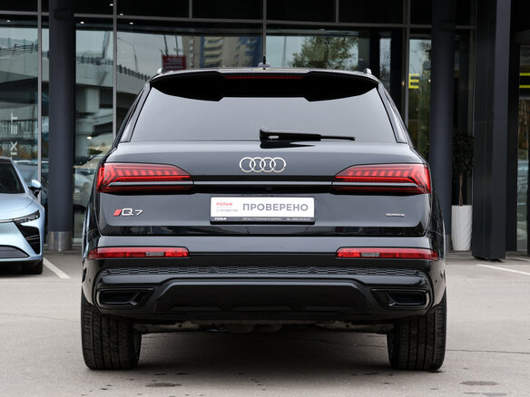 2021 Audi Q7 55 TFSI II (4M) Рестайлинг, чёрный, 6880500 рублей - вид 5