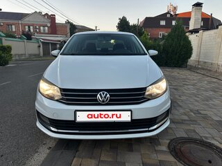 2017 Volkswagen Polo V Рестайлинг, белый, 920000 рублей, вид 2