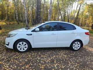 2014 Kia Rio III, белый, 750000 рублей, вид 3