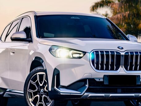 2023 BMW X1 Long 20Li sDrive III (U11/U12), белый, 2910000 рублей, вид 3