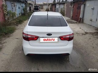 2012 Kia Rio 5-speed III, белый, 550000 рублей, вид 2