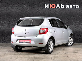 2018 Renault Sandero II Рестайлинг, серебристый, 990000 рублей, вид 4