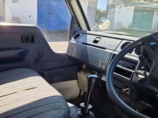 1990 Toyota HiAce H100, белый, 700000 рублей, вид 5