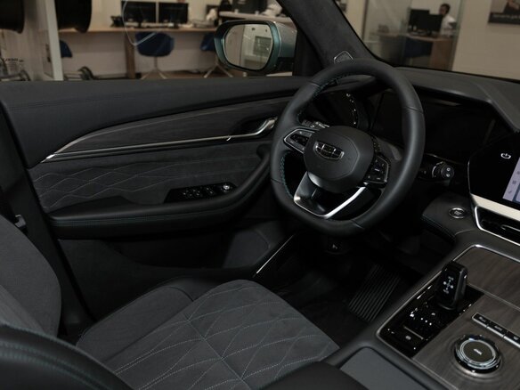 2026 Geely Monjaro I, чёрный, 4954990 рублей - вид 15