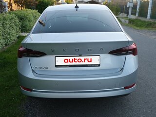 2021 Skoda Octavia IV (A8), серебристый, 1800000 рублей, вид 4