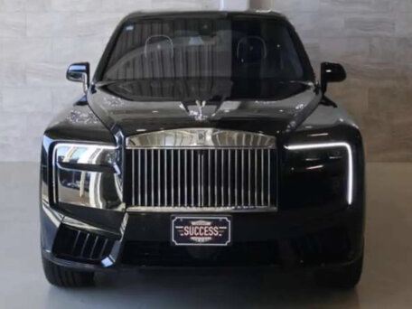 2026 Rolls-Royce Cullinan I Рестайлинг (Series II), чёрный, 52000000 рублей, вид 3