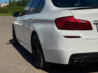 2013 BMW 5 серии 528i xDrive VI (F10/F11/F07) Рестайлинг, белый, 2150000 рублей, вид 5