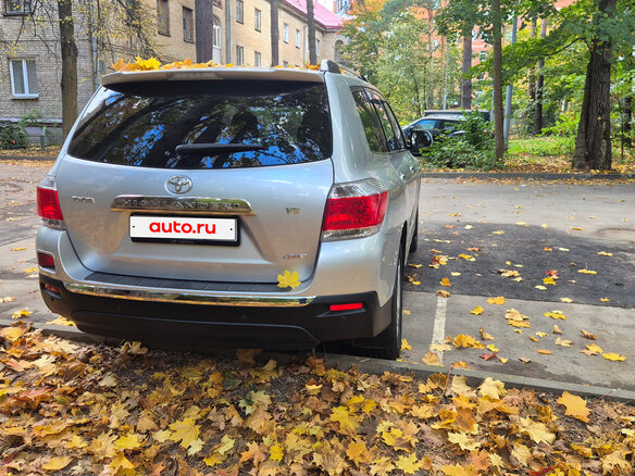 2013 Toyota Highlander II (XU40) Рестайлинг, серебристый - вид 3