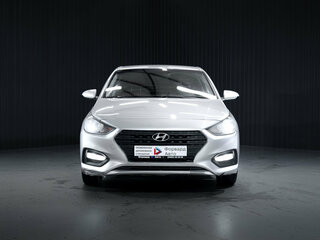 2017 Hyundai Solaris II, серебристый, 749000 рублей, вид 2