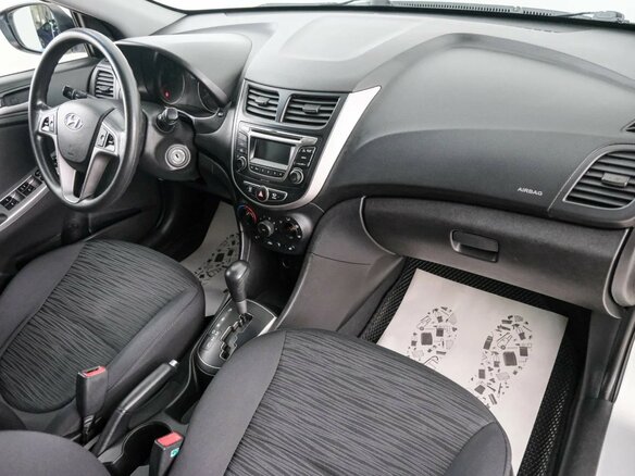 2014 Hyundai Solaris I Рестайлинг, серебристый, 1049000 рублей - вид 11