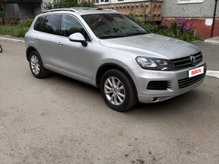 2011 Volkswagen Touareg II, серебристый, 1720000 рублей, вид 2