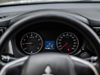 2014 Mitsubishi Outlander III Рестайлинг, белый, 1357000 рублей, вид 5