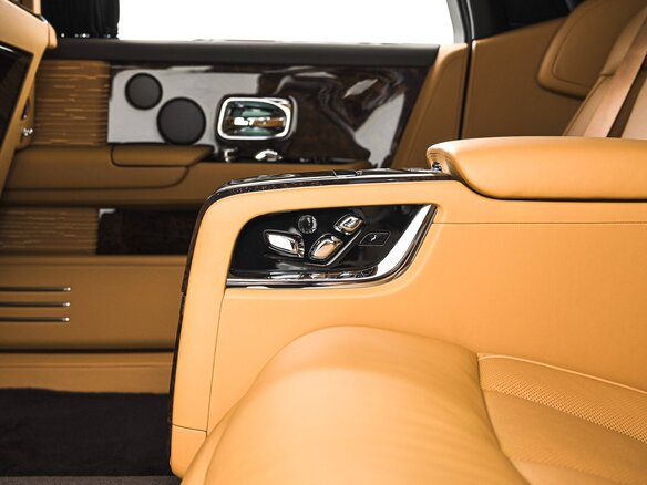 2024 Rolls-Royce Phantom VIII Рестайлинг (Series II), чёрный, 80000000 рублей - вид 12