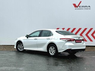2018 Toyota Camry VIII (XV70), белый, 2750000 рублей, вид 3