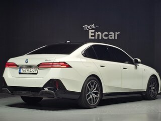 2024 BMW 5 серии 520i VIII (G60/G61/G68), белый, 5400000 рублей, вид 2