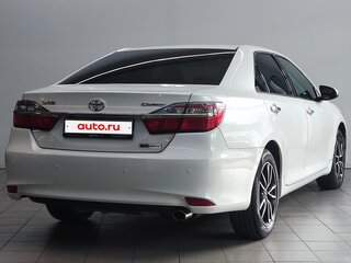 2016 Toyota Camry VII (XV50) Рестайлинг, белый, 1690000 рублей, вид 5