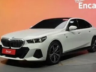 2025 BMW 5 серии 530i xDrive VIII (G60/G61/G68), белый, 7216908 рублей, вид 1
