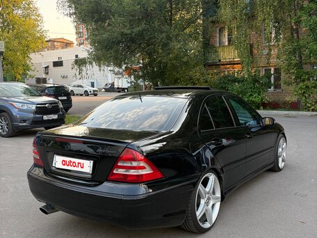 2004 Mercedes-Benz C-Класс 230 II (W203) Рестайлинг, чёрный, 750000 рублей, вид 4