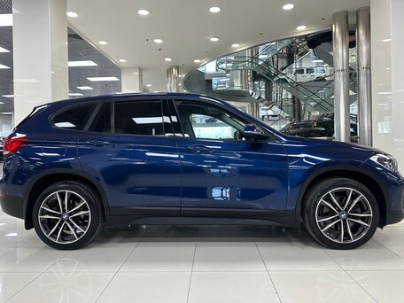2019 BMW X1 20i xDrive II (F48) Рестайлинг, синий, 3099000 рублей, вид 3