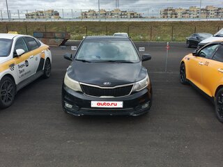 2016 Kia Rio III Рестайлинг, чёрный, 650000 рублей, вид 1