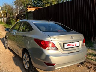 2013 Hyundai Solaris I, серебристый, 550000 рублей, вид 2