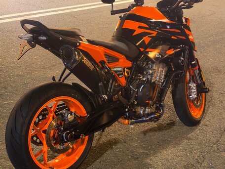 2023 KTM 890 Duke, оранжевый, 850000 рублей, вид 2